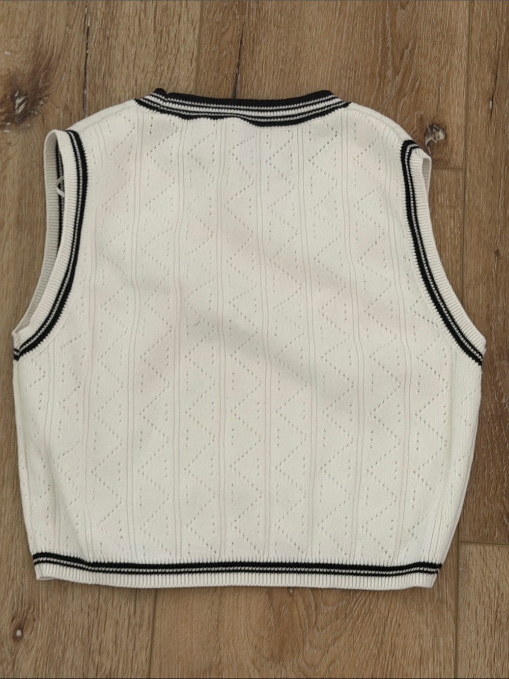 Willow & Wind | White Sleeveless Knit Tank with Black Trim | size XL - Picture 4 of 4